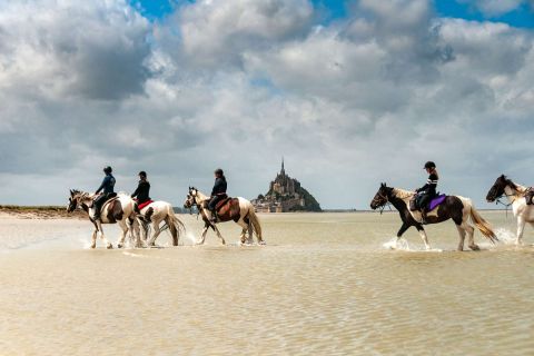 cavaliers-dans-la-baie-du-mont-st-michel